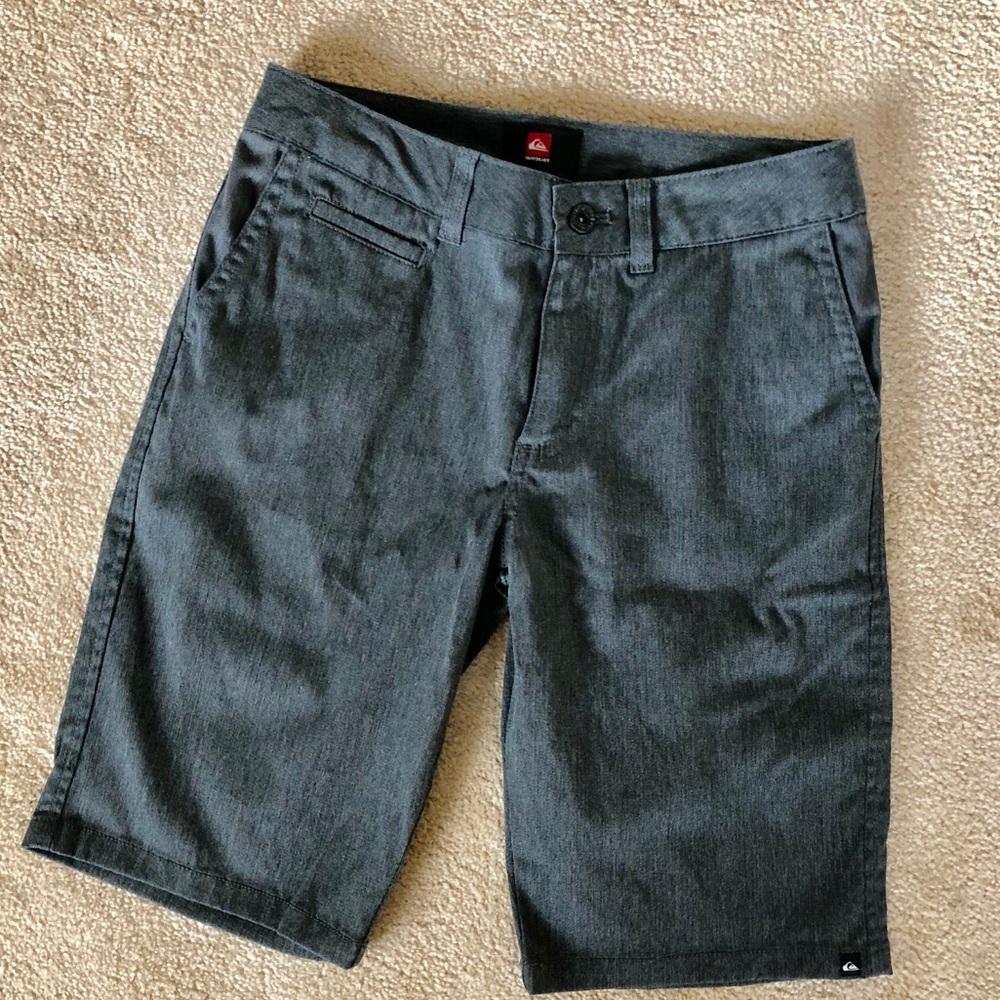 Men’s Quicksilver shorts grey Size 27 NWOT